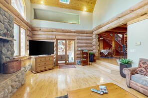 Fernseher, Kamin, DVD-Player, Arbeitsbereiche