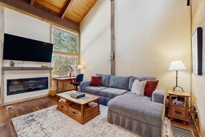 Fernseher, Kamin, Arbeitsbereiche