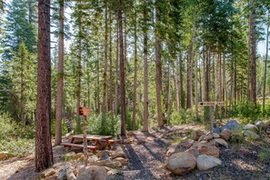 Outdoor dining - Secluded mountain-view condo with balcony, close to Northstar Village (Truckee)