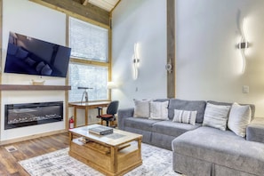Fernseher, Kamin, Arbeitsbereiche