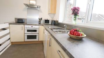 Dishwasher, cookware/dishes/utensils