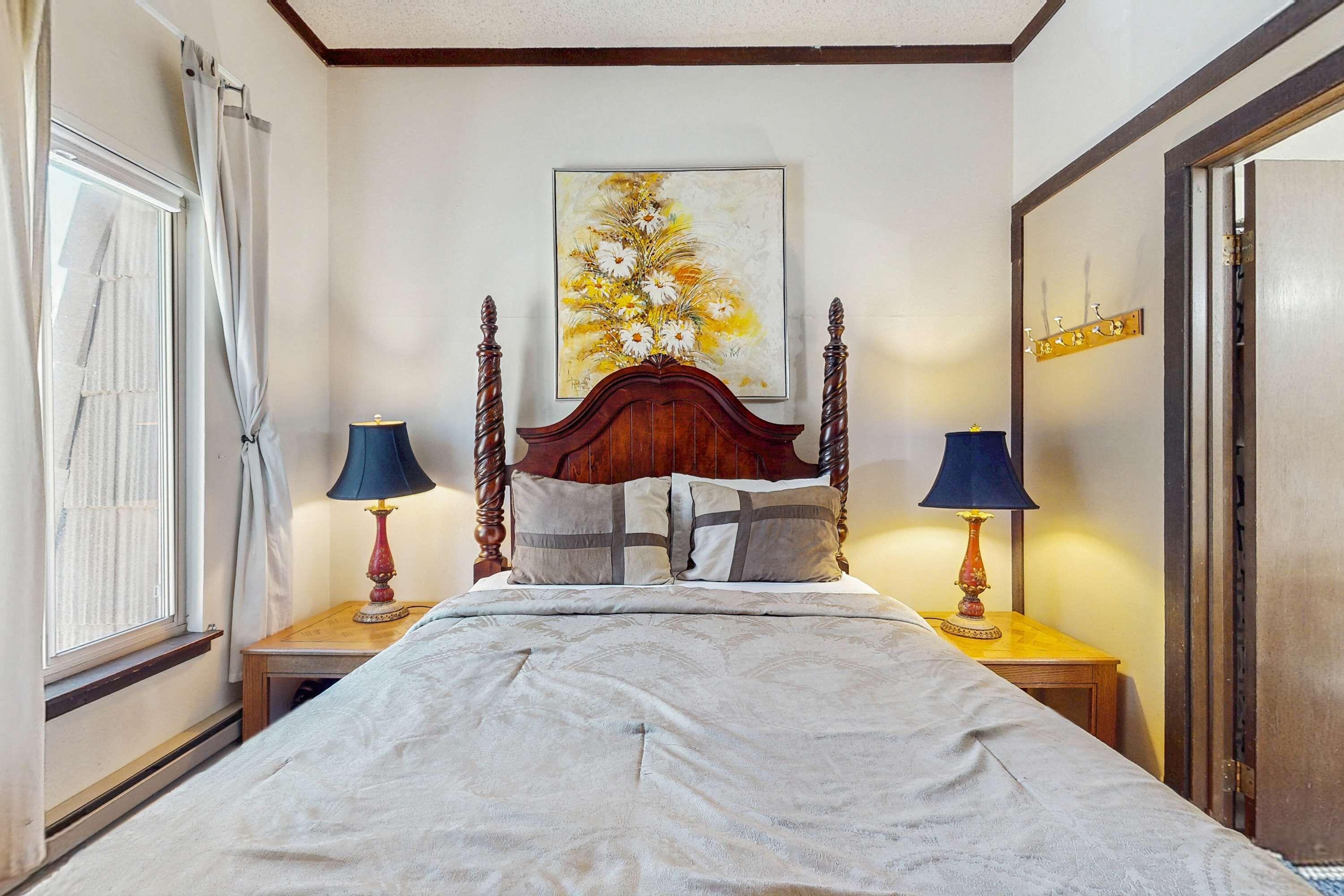 Iron/ironing board, WiFi, bed sheets
