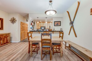 Dining - Olympic Valley condo with pool, hot tub, tennis, fireplace, & private balcony (Olympic Valley)