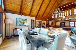 Dining - Beautiful home near the lake & slopes with private hot tub, pool table, & WiFi (Zephyr Cove)