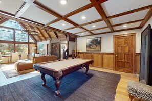 Games room - Beautiful home near the lake & slopes with private hot tub, pool table, & WiFi (Zephyr Cove)