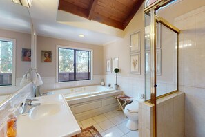 Shower, hair dryer, towels, shampoo - Beautiful home near the lake & slopes with private hot tub, pool table, & WiFi (Zephyr Cove)