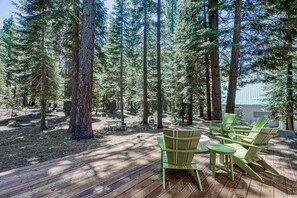Terrace/patio - Family-Friendly Home with Shared Hot Tub & Pool, High-Speed WiFi, Wood Stove (Truckee)