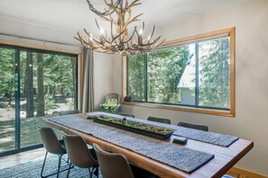 Dining - Family-Friendly Home with Shared Hot Tub & Pool, High-Speed WiFi, Wood Stove (Truckee)
