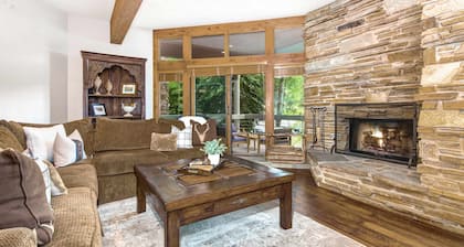 Deer Valley mountain home steps from lifts - private hot tub, wifi, & fireplace