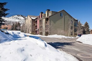 Exterior - Mountain Condo with  Shared Hot Tub & Pool, High-Speed WiFi, & Private washer & dryer (Park City)