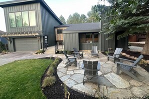 Terrace/patio - Wow factor, mountain views, private hot tub, fireplace, fire pit & walk to lifts (Park City)