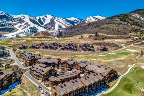 Exterior - Gorgeous condo with private hot tub, fast WiFi, AC & pool access (Park City)