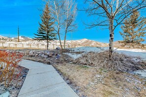 Property grounds - Mountain retreat with fireplace, hot tub, pool, & fitness room (Park City)