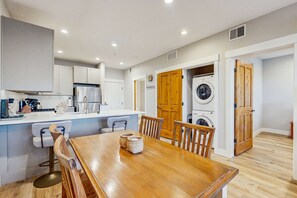 Dining - Mountain retreat with fireplace, hot tub, pool, & fitness room (Park City)