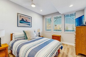 Iron/ironing board, Internet, bed sheets, wheelchair access - Mountain retreat with fireplace, hot tub, pool, & fitness room (Park City)