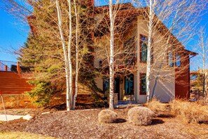 Exterior - Luxe townhome with pool, private hot tub, washer & dryer, & garage (Park City)