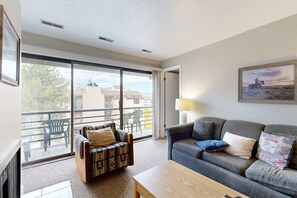 TV, fireplace - Mountain-view condo with fireplace, near skiing & main street, on shuttle route (Park City)