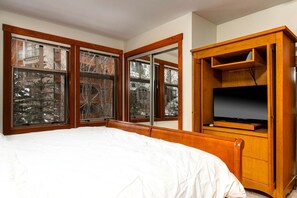 WiFi, bed sheets, wheelchair access - Ski-in - ski-out Condo with Shared Pool, Hot Tub & More - Awesome Views (Solitude)
