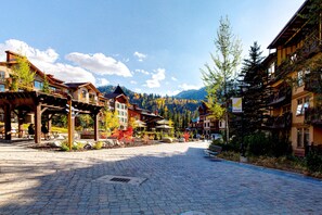 Property grounds - Ski-in - ski-out Condo with Shared Pool, Hot Tub & More - Awesome Views (Solitude)