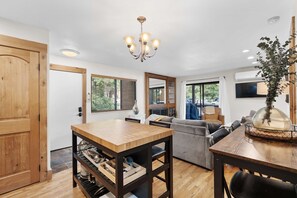 Interior - Charming year-round getaway - located close to downtown, shopping and dining (Park City)