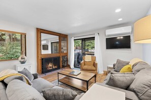 TV, fireplace, offices - Charming year-round getaway - located close to downtown, shopping and dining (Park City)