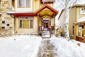 Exterior - Family-Friendly Home with Private Hot Tub, Shared Pool, WiFi, and Central AC (Park City)