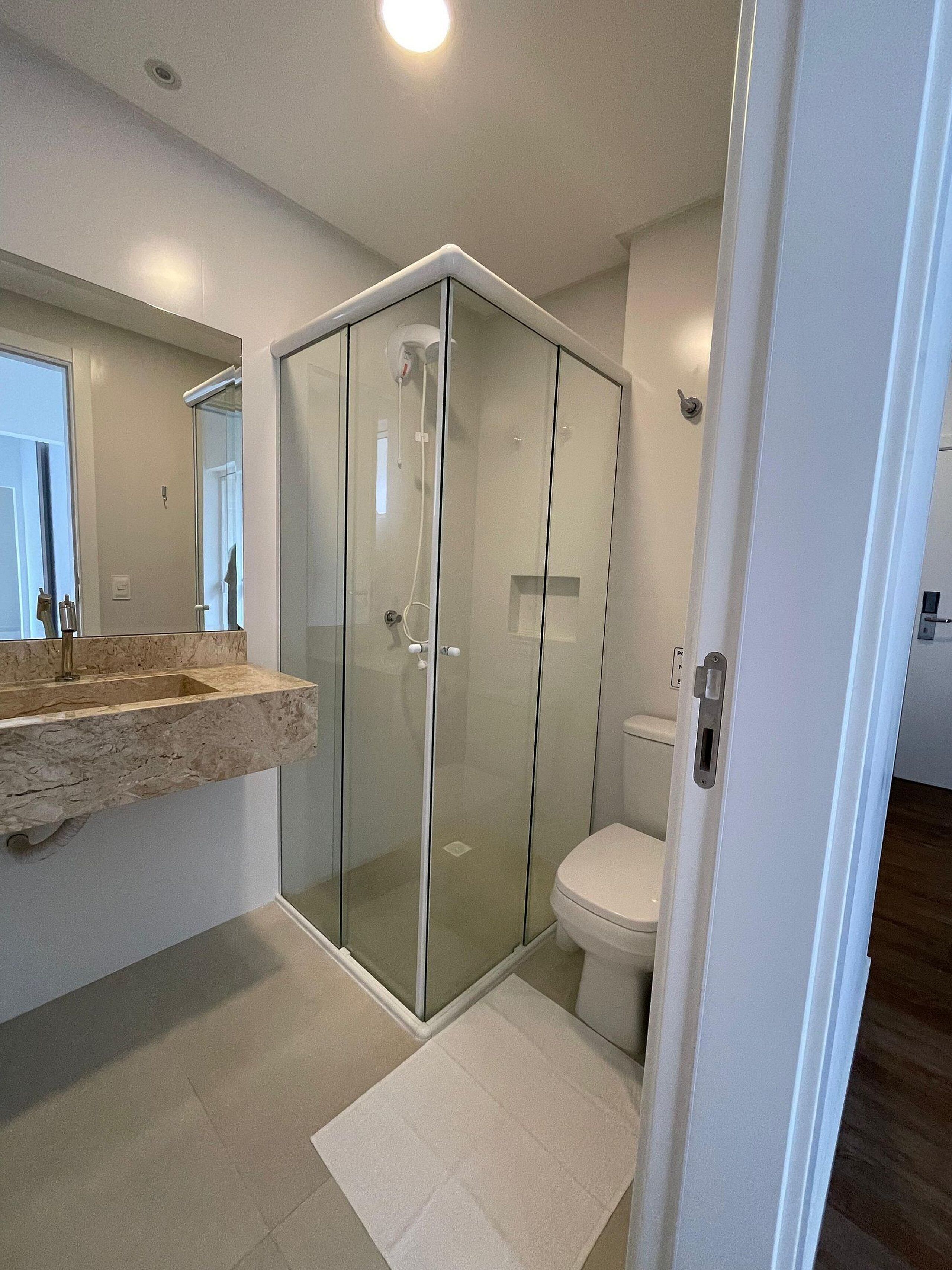 Basic Apartment | Bathroom | Towels