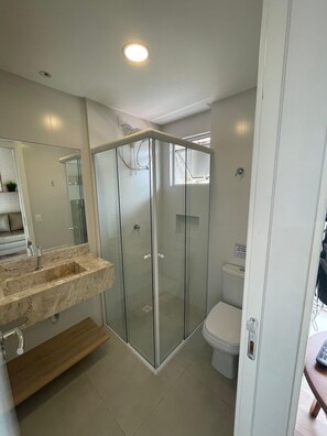 Basic Apartment | Bathroom