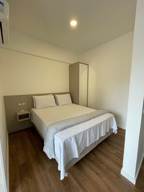 Departamento básico | Espacio para trabajar con laptop y wifi gratis