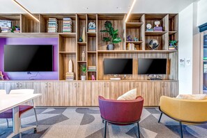 Interior - Walk-to-lift studio with hot tub, sauna, pool, gym, & game room - Dog friendly (Park City)