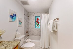 Shower, hair dryer, towels - Walkable dog-friendly condo with balcony steps from Old Town Lift (Park City)