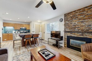 Interior - Cozy condo with  fireplace, clubhouse access, free Wifi & shared Pool & Hot Tub (Park City)