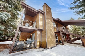 Exterior - Cozy condo with  fireplace, clubhouse access, free Wifi & shared Pool & Hot Tub (Park City)