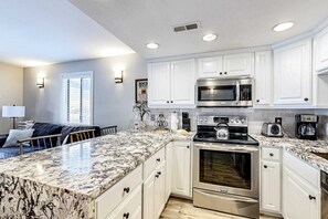 Fridge, microwave, oven, stovetop - Updated condo w/ ski & mountain views, walk to slopes, free Wifi (Park City)