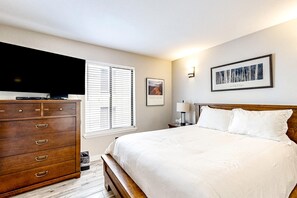 WiFi, bed sheets - Updated condo w/ ski & mountain views, walk to slopes, free Wifi (Park City)