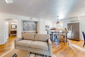 TV, fireplace, offices - Stunning alpine escape with pool, hot tub, fireplace, balcony, & mountain views (Heber City)