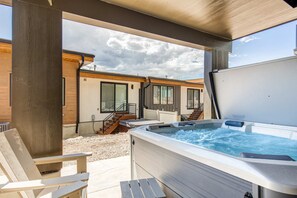 Terrace/patio - Brand-new townhome with views & hot tub  - 12 mins to Park City & Deer Valley (Hideout)