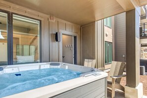 Terrace/patio - Brand-new townhome with views & hot tub  - 12 mins to Park City & Deer Valley (Hideout)