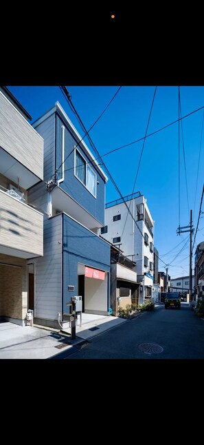 المنشأة من الخارج