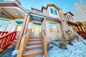 Exterior - Spacious townhome with  private hot tub, pool table & shared pool & gym (Park City)
