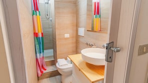 Shower, hair dryer, towels - Residenza al Castello (Desenzano del Garda)