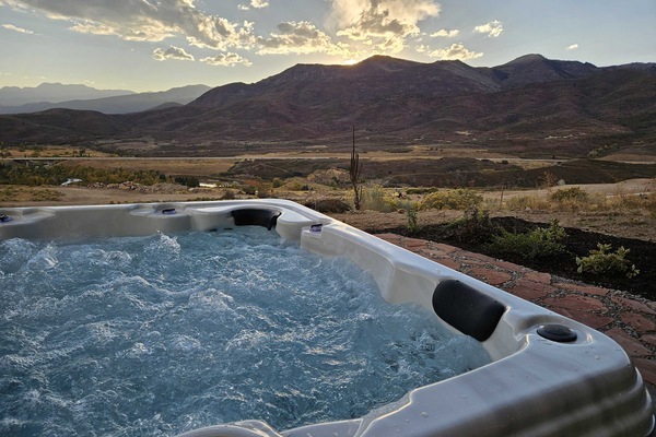 Outdoor spa tub