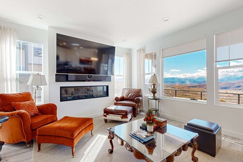 Stunning townhome with  unobstructed views, amenities for the health conscious