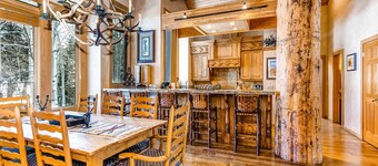 Large freestanding home with hot tub & WiFi  - walk to ski access