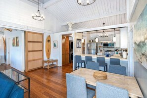 Dining - Haleakala Shores A-411 - Modern 2br/2ba, 2 King Beds, Sleeps 4, Split AC, Wi-fi (Kihei)