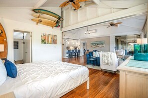 Condo, várias camas, sacada, vista parcial para o oceano (Haleakala Shores A-411)