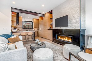TV, fireplace, offices - Elegant townhome with mountain view, private hot tub, fireplace & lovely decor (Park City)