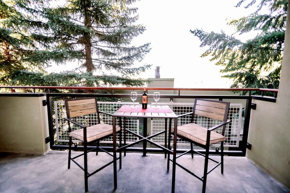 Outdoor dining - Park City condo with pool & hot tub access - walk to PCM Lifts (Park City)