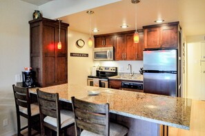 Fridge, microwave, oven, stovetop - Park City condo with pool & hot tub access - walk to PCM Lifts (Park City)