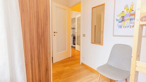 Interior - Via Roma 10 - Int 7 - Two Bedroom Apartment, Sleeps 6 (Desenzano del Garda)